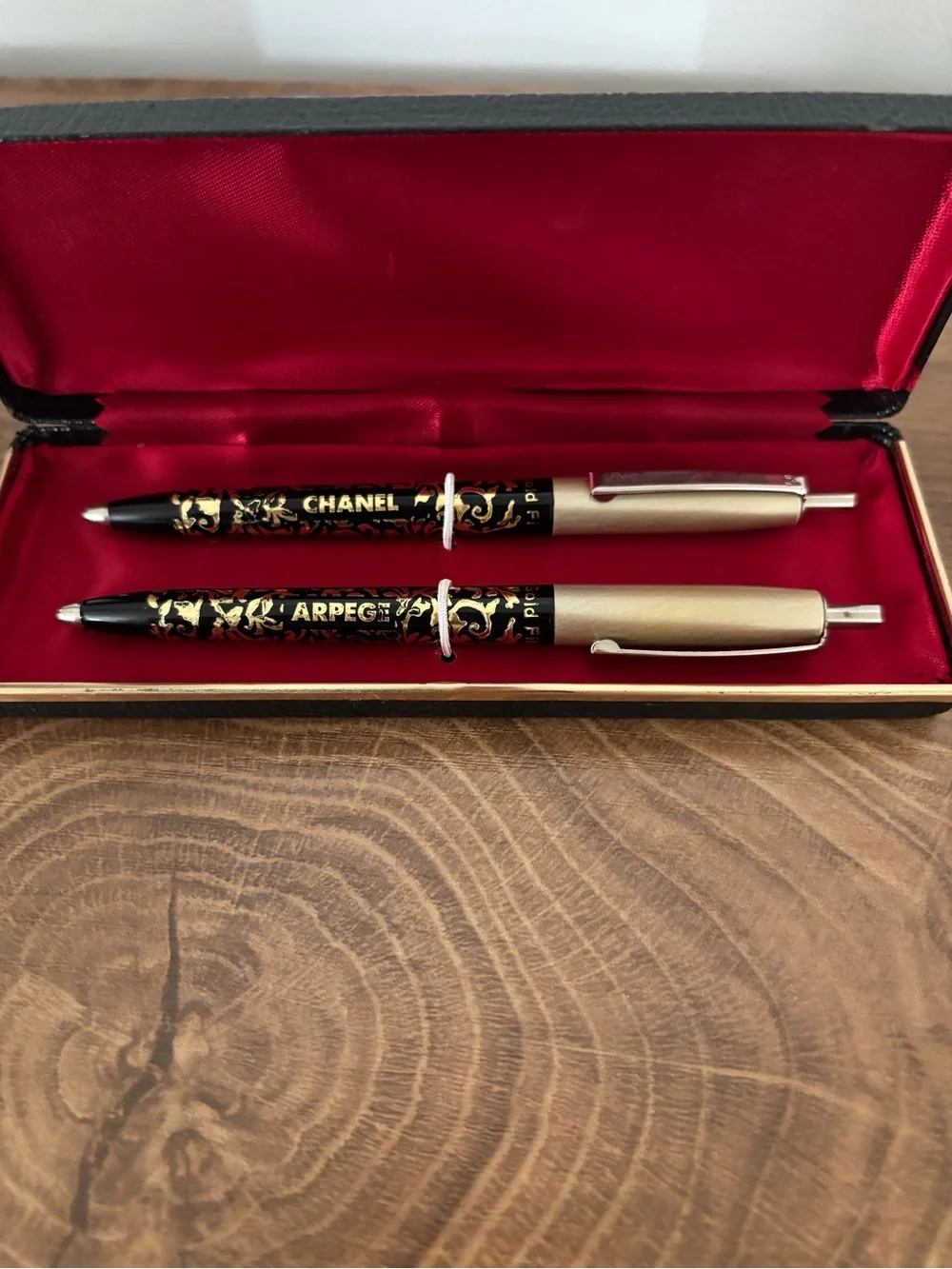 CHANEL Black & Gold Decorative Ballpoint Pen Set